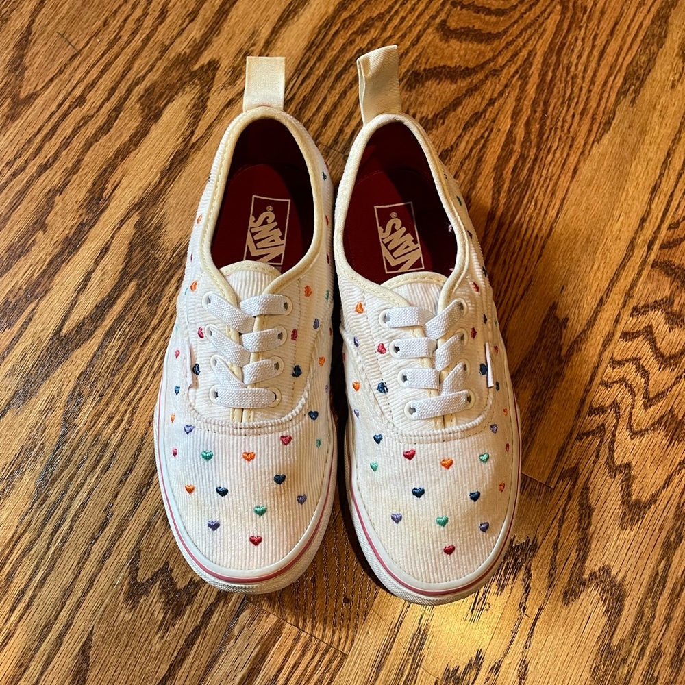 Kids heart embroidered Vans